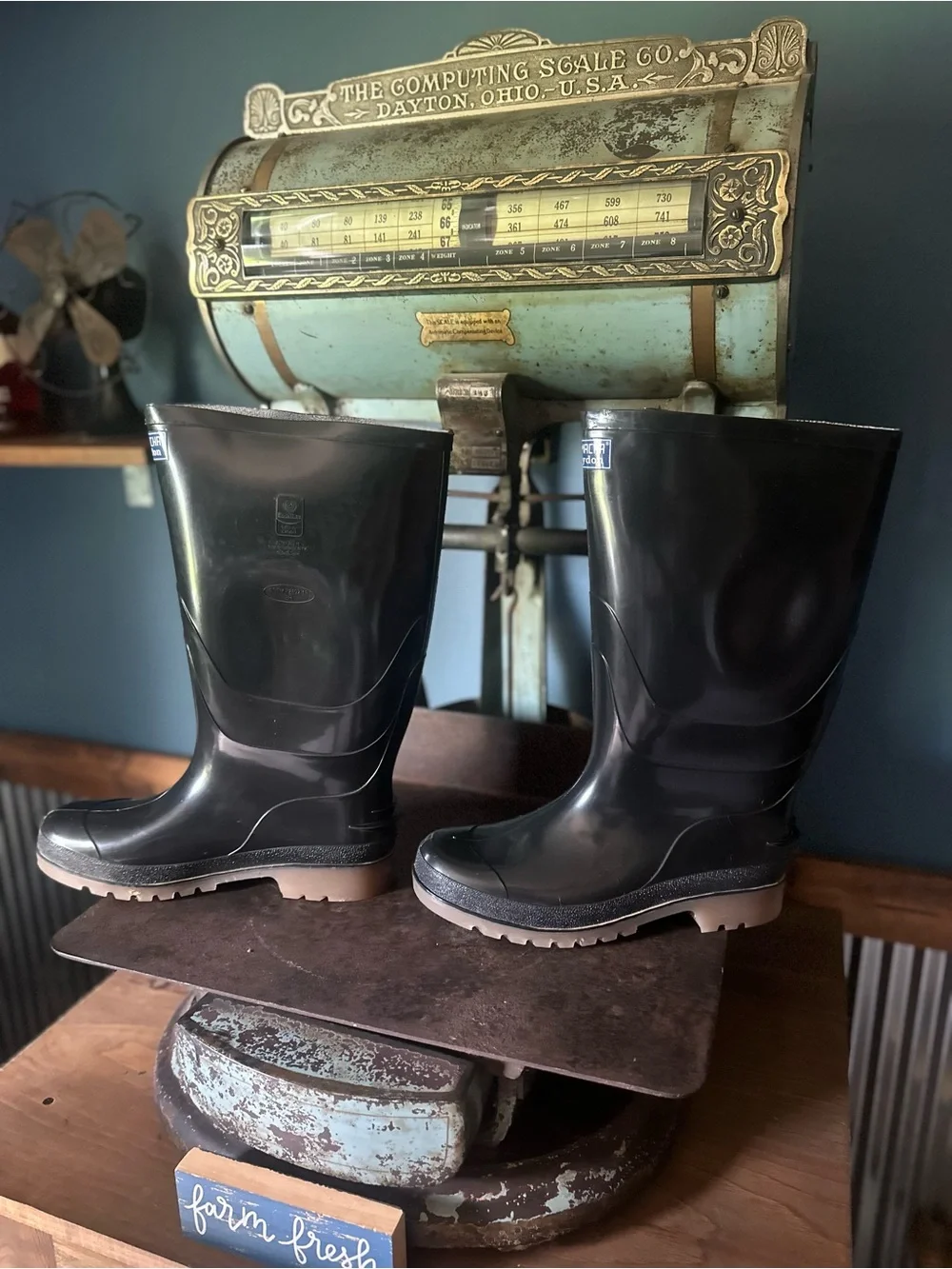 Women’s rain boots